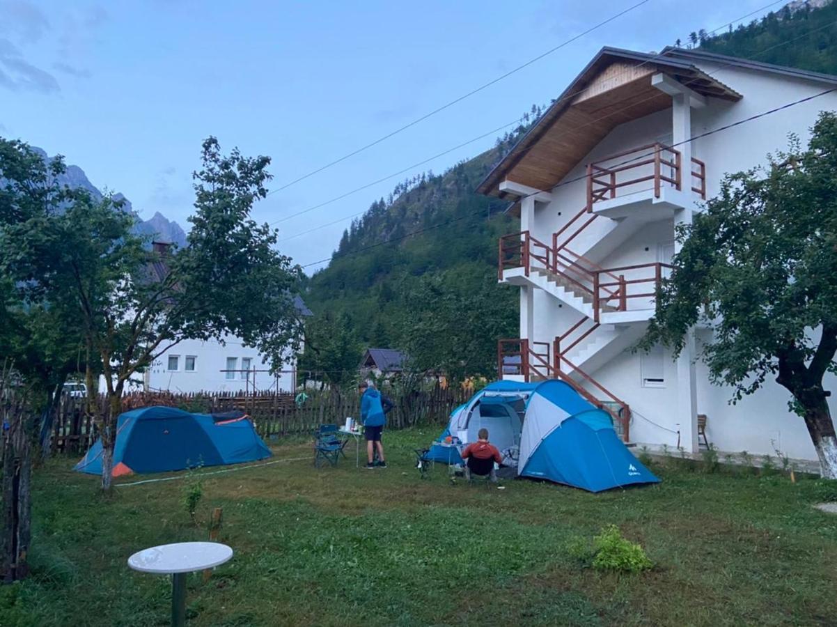 Bujtina Hysa فالبني المظهر الخارجي الصورة
